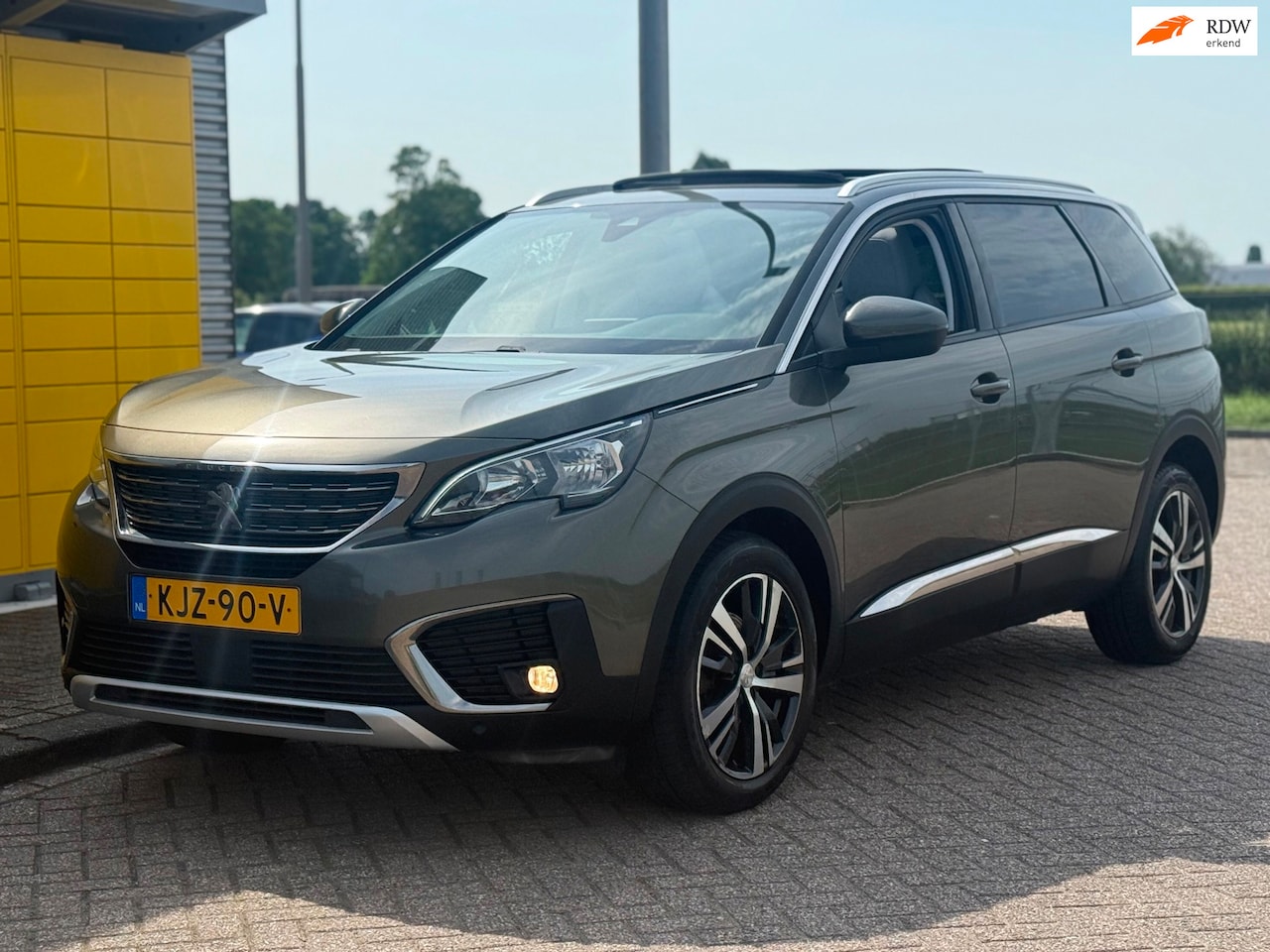 Peugeot 5008 - 1.6 BlueHDI Blue Lease Allure 7Pers Panoramadak Navi Camera - AutoWereld.nl