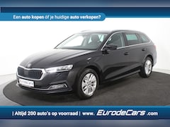 Skoda Octavia Combi - Clever *1ste Eigenaar*Navigatie*Ambiente*Keyless