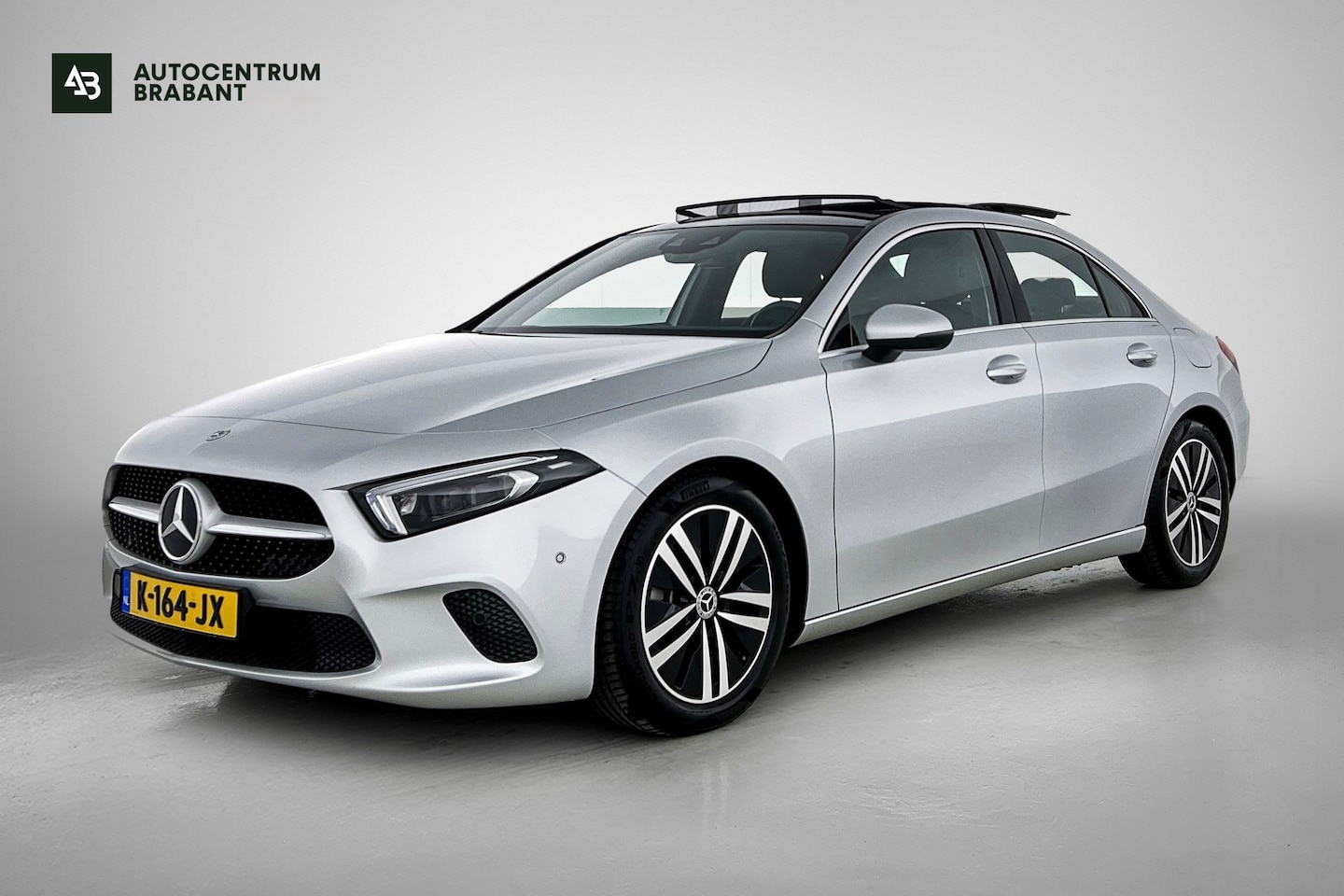 Mercedes-Benz A-klasse - 200 Business Solution Luxury (PANORAMADAK, SFEERVERLICHTING, TREKHAAK WEGKLAPBAAR, MULTIBE - AutoWereld.nl