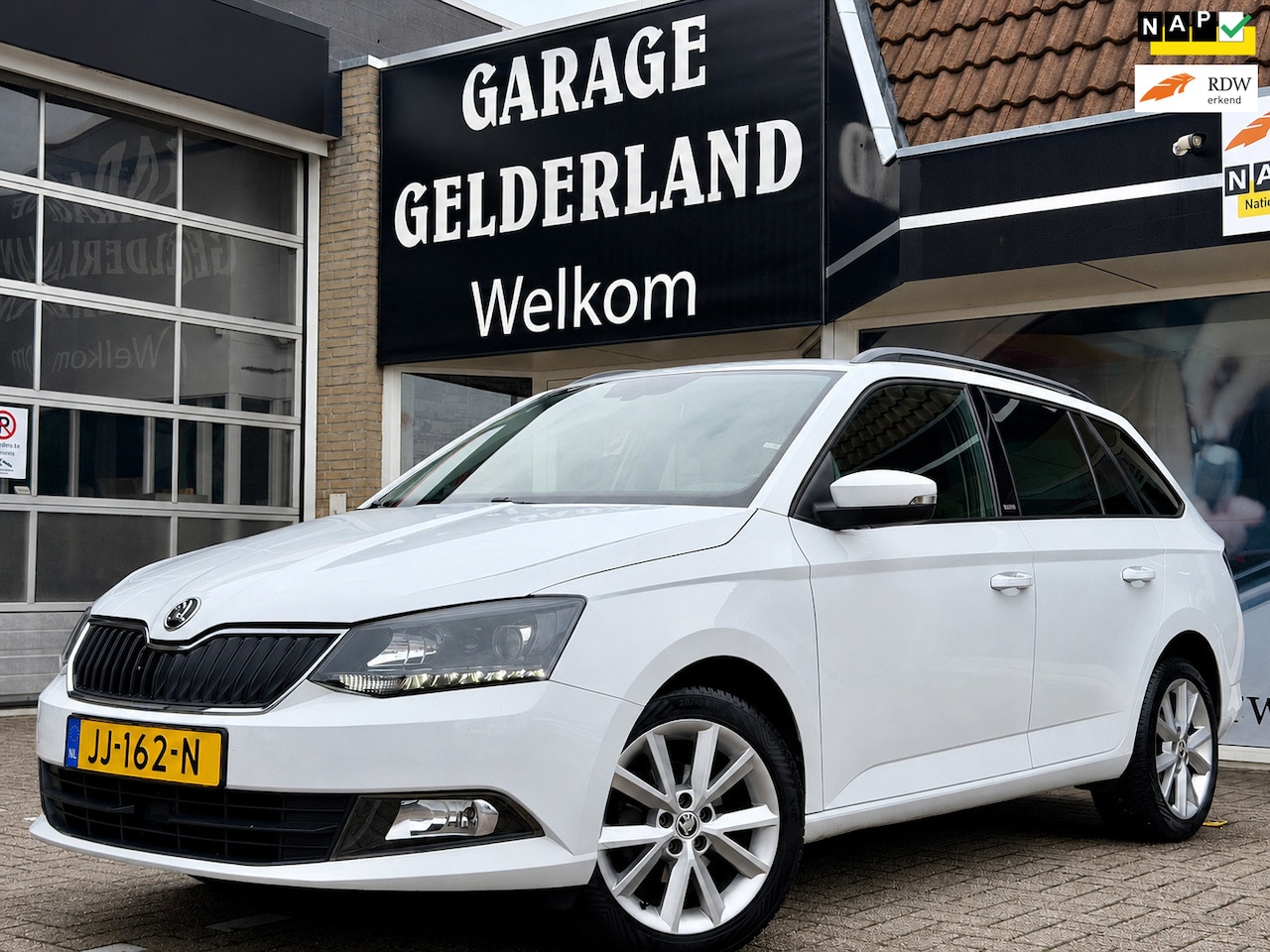 Skoda Fabia Combi - 1.2 TSI JOY | CENTR.V | AIRCO | CRUISE | CLIMATE | PDC | TREKHAAK | ISOFIX - AutoWereld.nl