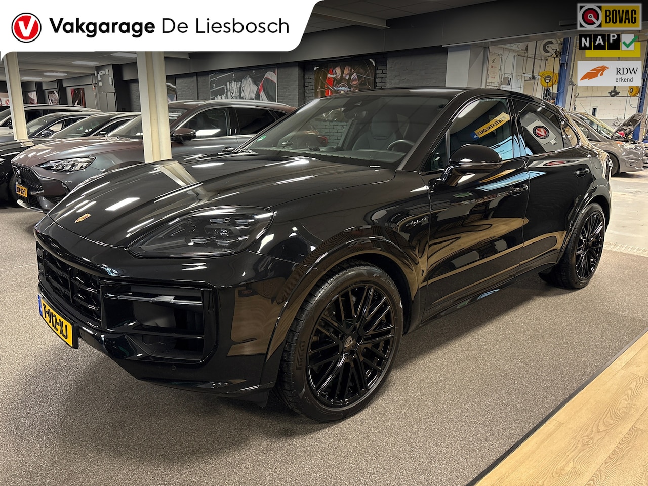 Porsche Cayenne - 3.0 E-Hybrid/sport chrono/sport design/pano/leer/4 jaar garantie/passenger display - AutoWereld.nl