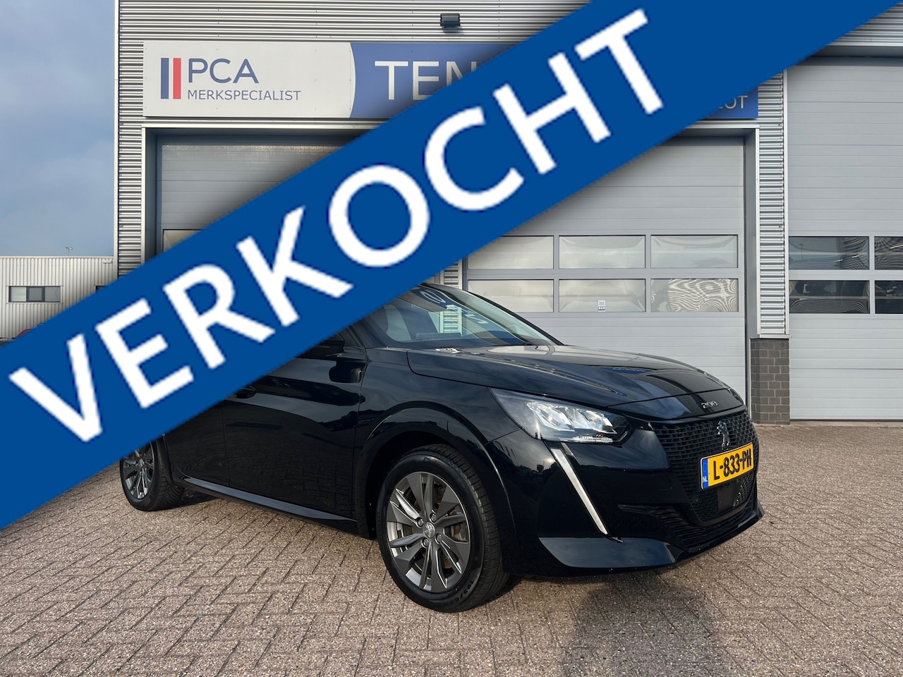 Peugeot e-208 - EV Allure Pack 50 kWh | Navigatie | Parkeersensoren achter | Achteruitrijcamera | - AutoWereld.nl