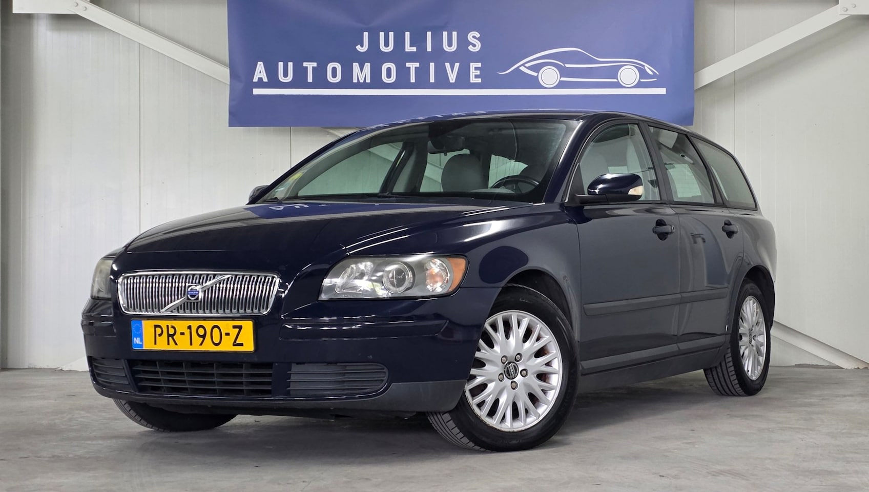 Volvo V50 - 2.4 Goed Onderhouden Trekhaak Airco Nieuwe APK Garantie! - AutoWereld.nl