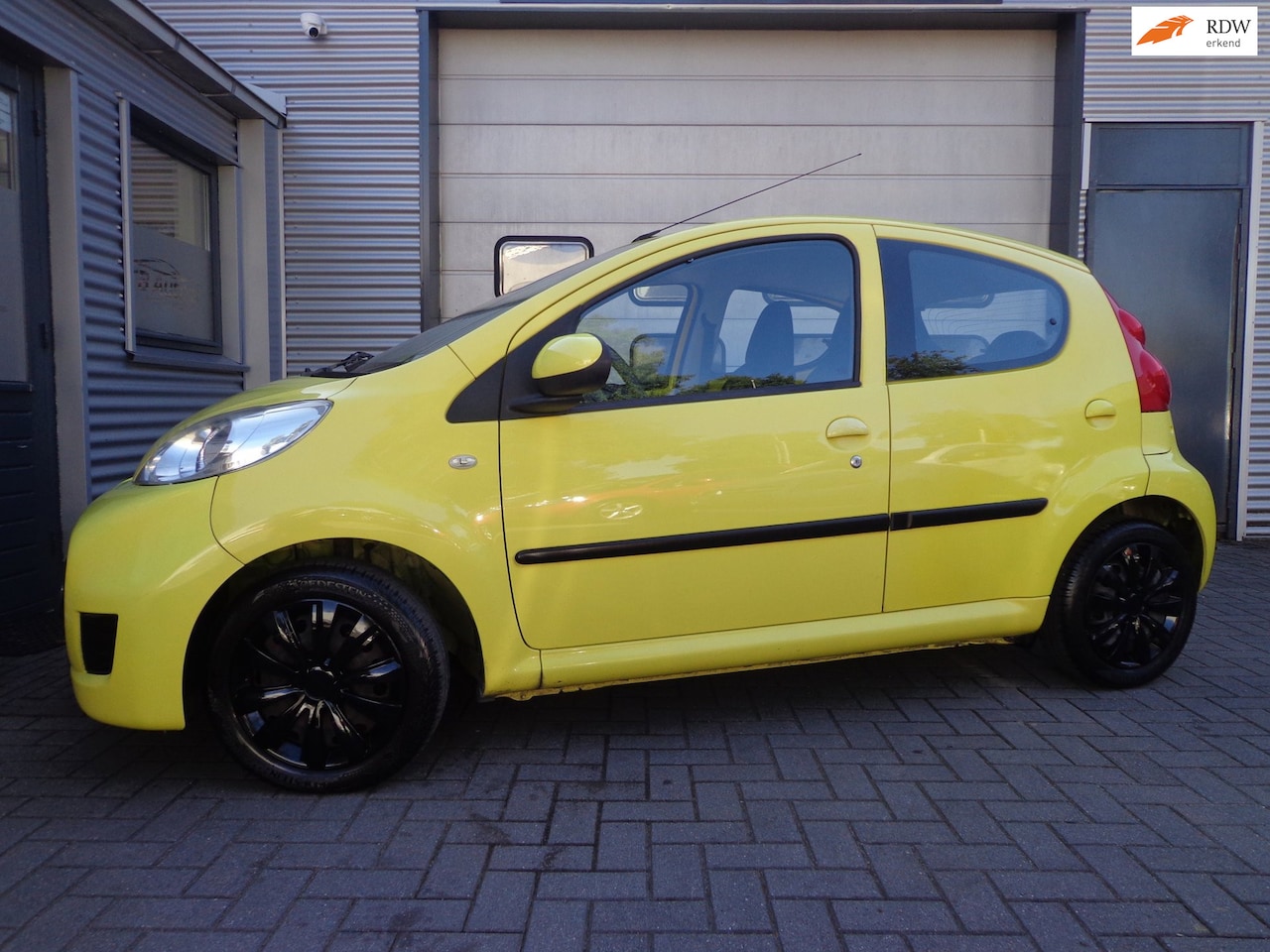 Peugeot 107 - 1.0-12V XR 5-DRS ! APK 28-09-2027 ! - AutoWereld.nl