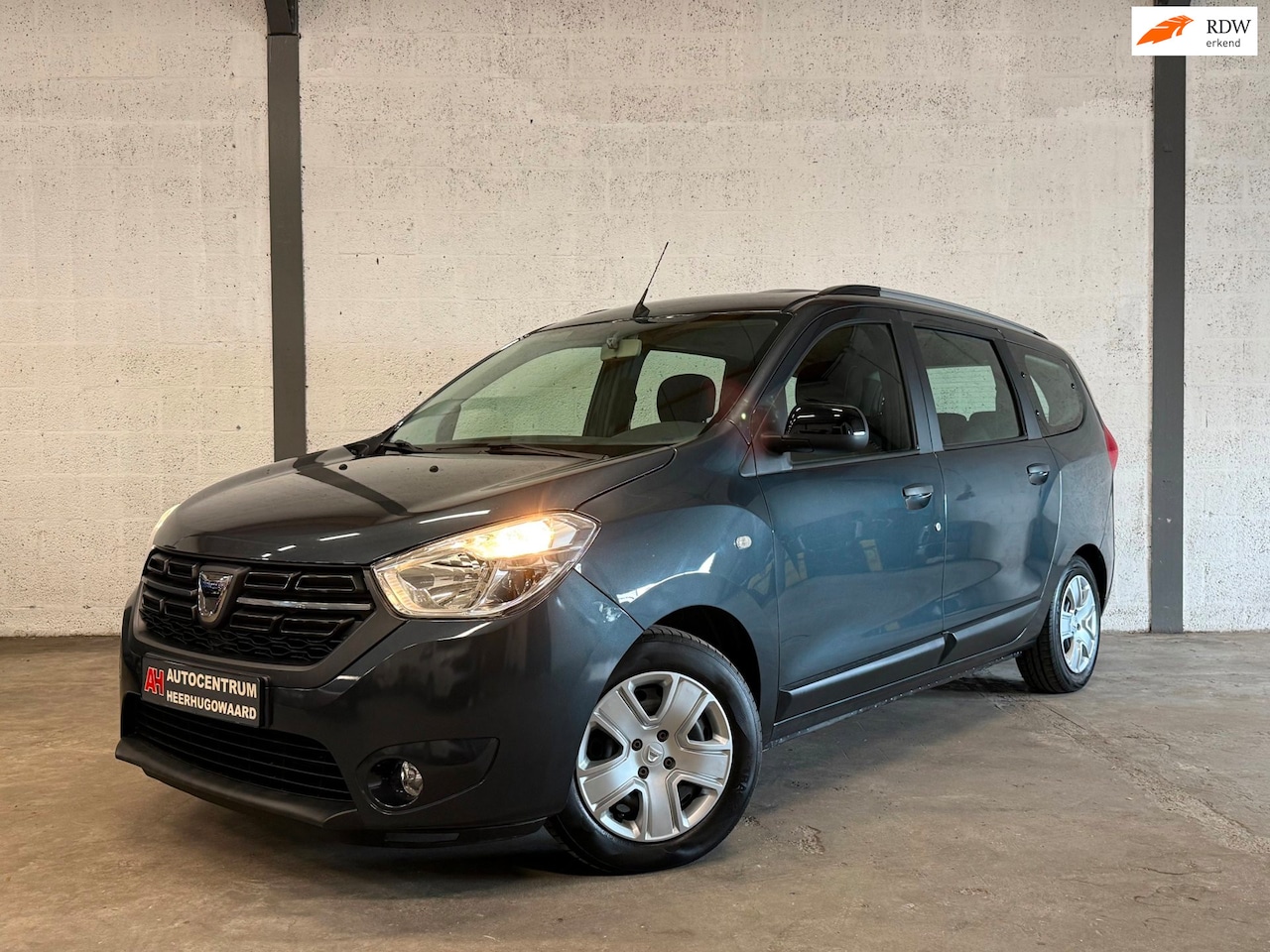 Dacia Lodgy - 1.6 SCe 7 Personen|Navi|Camera|Cruise|Airco|Volledig Onderhouden !! - AutoWereld.nl