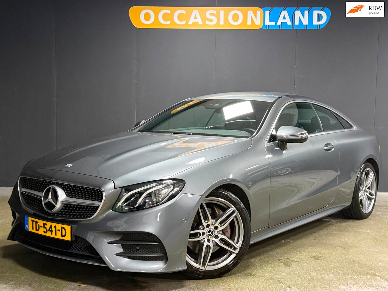 Mercedes-Benz E-klasse Coupé - 200 Edition 1|CAMERA|SFEER|PDC|LED|LEDER|STOELV|CRUISE|DAB|CARPLAY|BLUETOOTH|NAVI|19INCH| - AutoWereld.nl