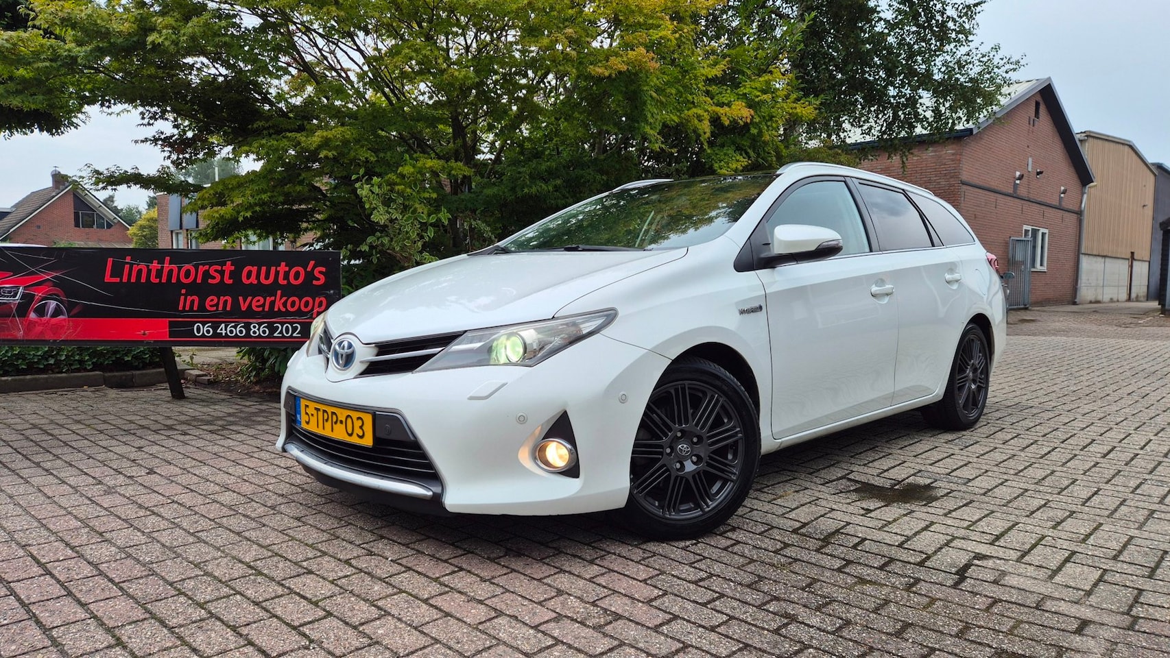 Toyota Auris Touring Sports - 1.8 Hybrid Lease+PANO-2014 - AutoWereld.nl