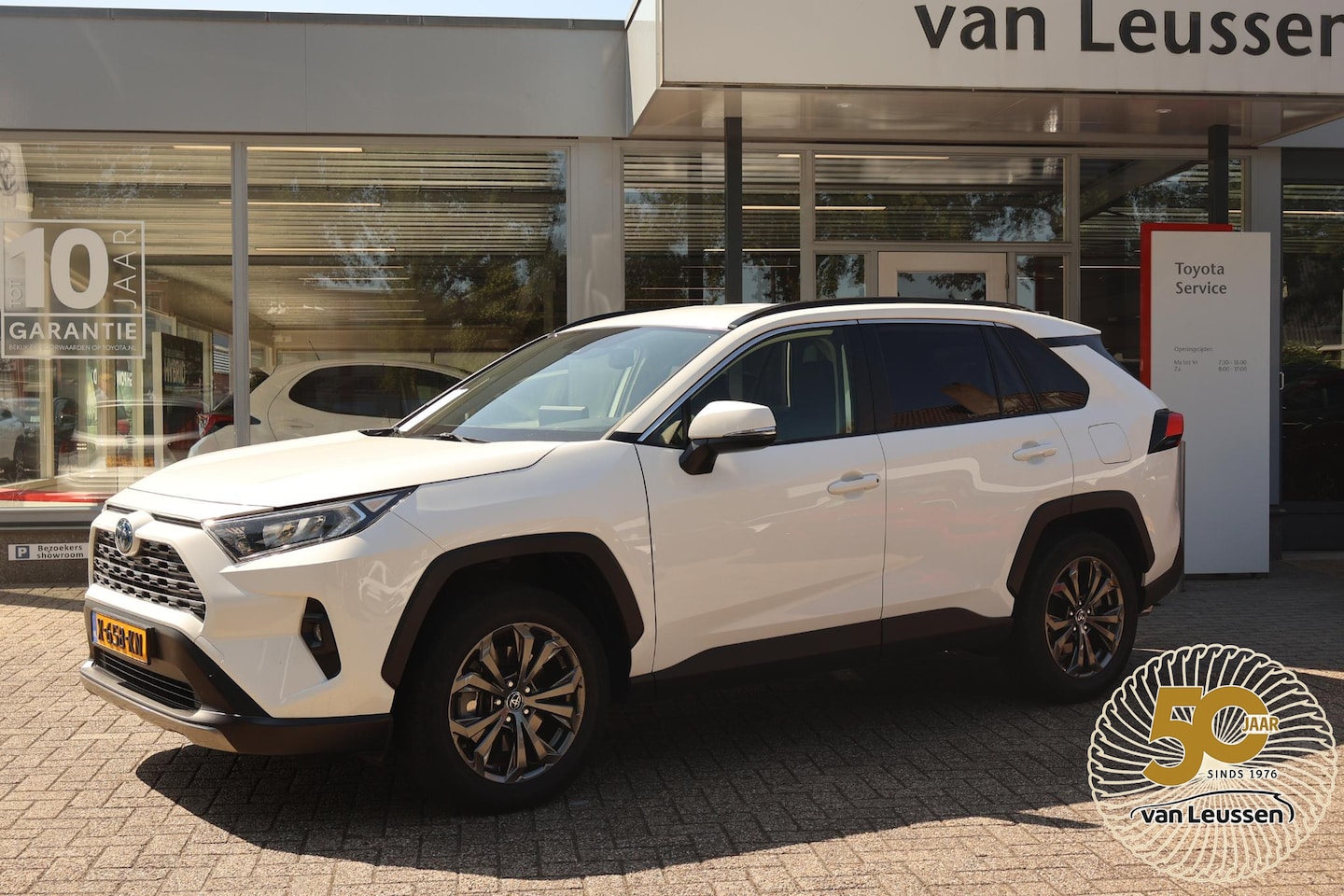 Toyota RAV4 - 2.5 HYBRID DYNAMIC TREKHAAK LED KEYLESS AD-CRUISE LM-VELGEN PARK-SENSOREN APPLE/ANDROID CA - AutoWereld.nl