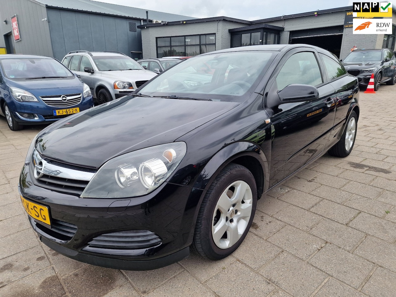 Opel Astra GTC - 1.4 Edition / 3D/Apk 28-8-2027 - AutoWereld.nl