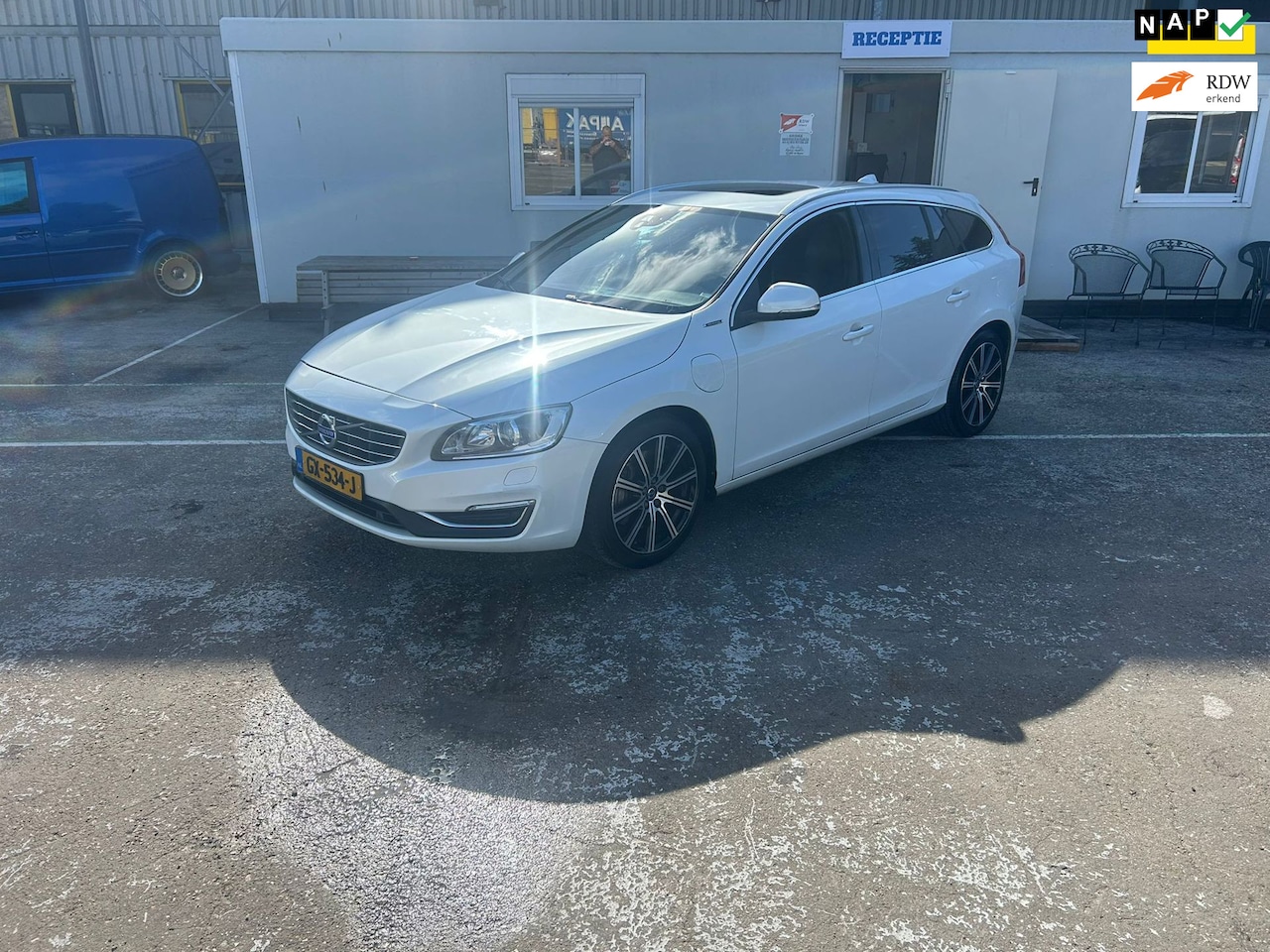 Volvo V60 - 2.4 D6 Twin Engine R-Design 2.4 D6 Twin Engine R-Design - AutoWereld.nl