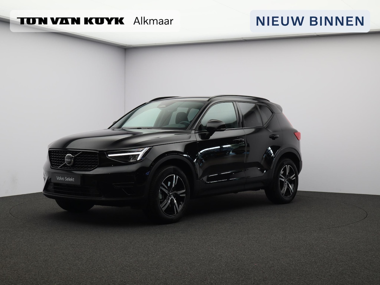 Volvo XC40 - 2.0 B4 Plus Dark Harman Kardon / Stoelverwarming voor & achter / Memory seats / Trekhaak / - AutoWereld.nl