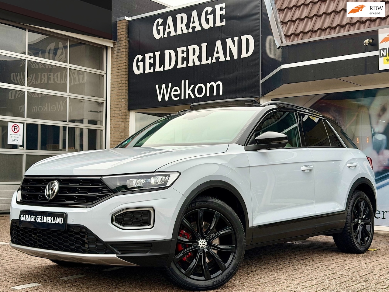 Volkswagen T-Roc - 2.0 TSI 4Motion Sport | PANO | VIRTUAL-C. | ACC | FULL-LED | CLIMATE | STOELVERW. | FULL-O - AutoWereld.nl