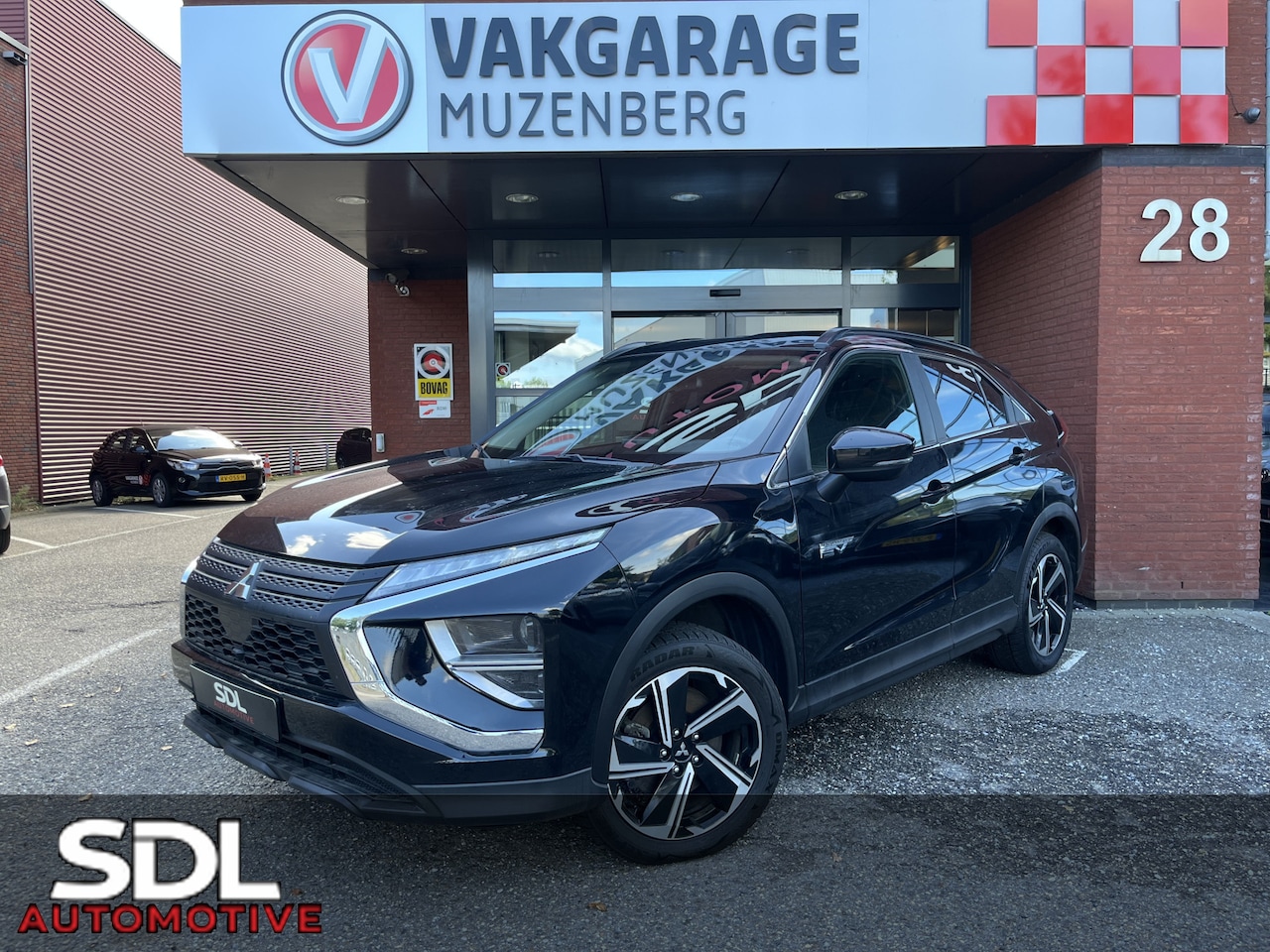 Mitsubishi Eclipse Cross - 2.4 PHEV Intense // KEYLESS // CAMERA // CRUISE // APPLE-ANDROID AUTO // STOELVERWARMING / - AutoWereld.nl