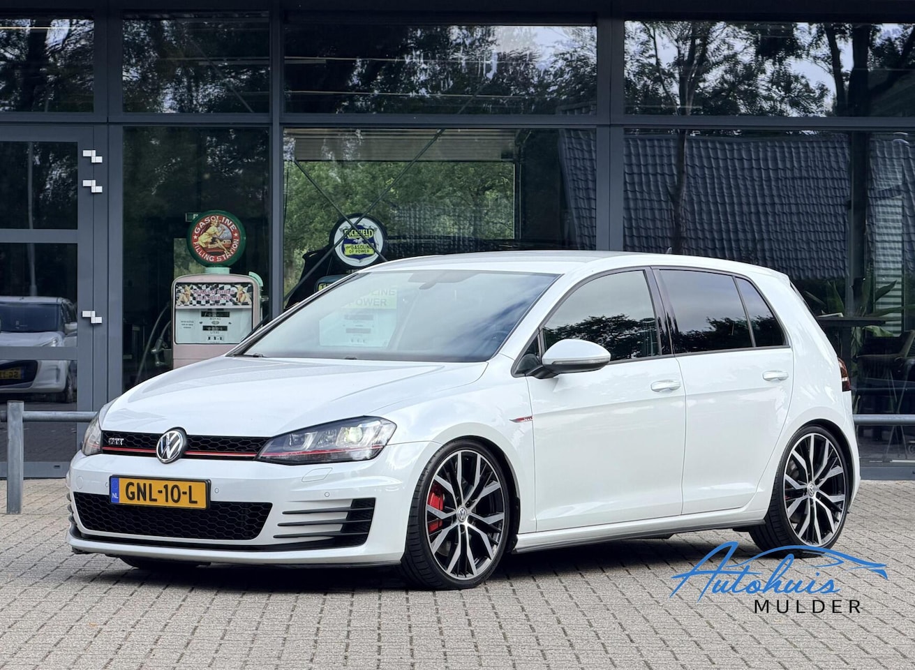Volkswagen Golf - 2.0 TSI GTI Performance | DSG | Navi | Trekhaak | Led | Stoelverwarming | 1e Eigenaar - AutoWereld.nl
