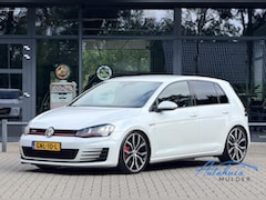 Volkswagen Golf - 2.0 TSI GTI Performance | DSG | Navi | Trekhaak | Led | Stoelverwarming | 1e Eigenaar