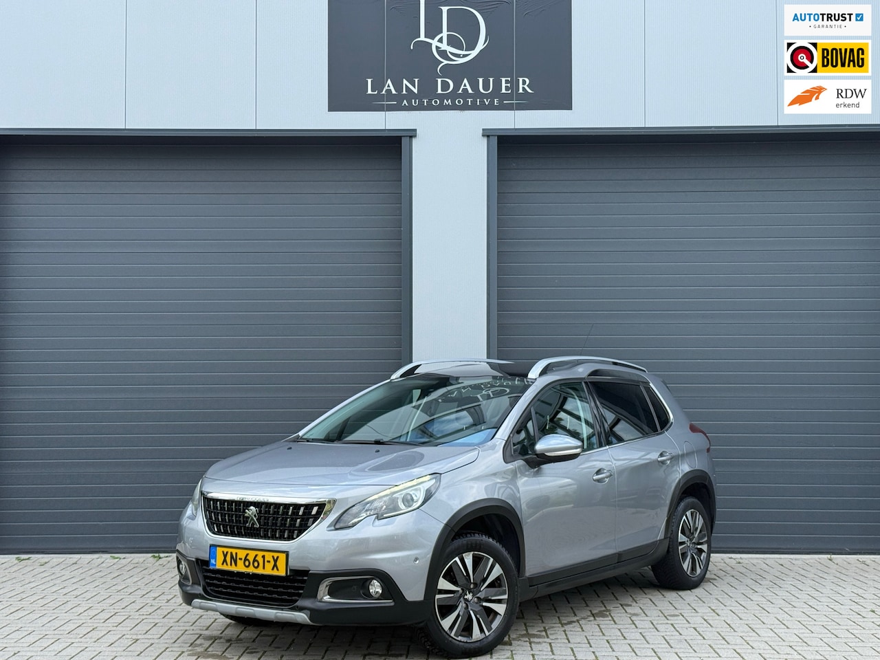 Peugeot 2008 - 1.2 PureTech Allure / PANORAMADAK / CARPLAY PDC - AutoWereld.nl