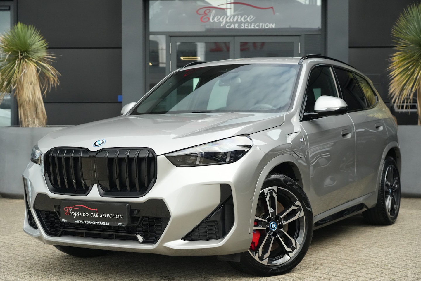BMW X1 - xDrive25e M Sport Pro 245pk Panoramadak/Navigatie/Camera - AutoWereld.nl