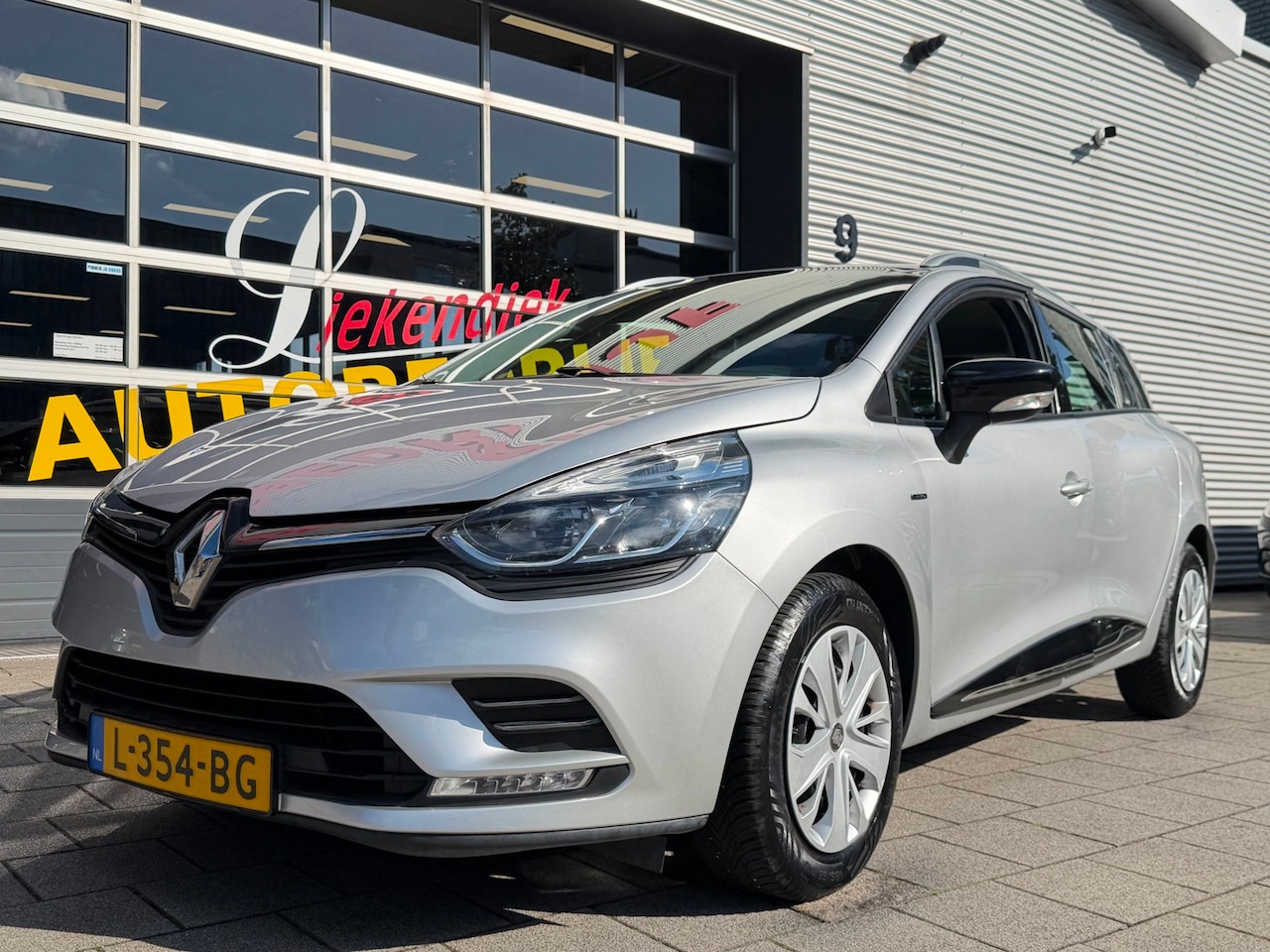 Renault Clio Estate - 0.9 TCe Limited - Navigatie I Airco I LED I Comfort pakket I 103.000 KM - Dealer onderhoud - AutoWereld.nl