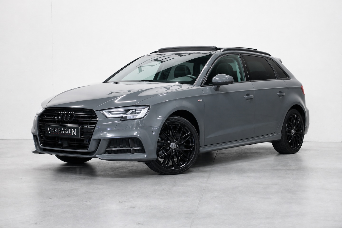 Audi A3 Sportback - 2.0 TFSI quattro Sport S Line Pano Trekhaak - AutoWereld.nl