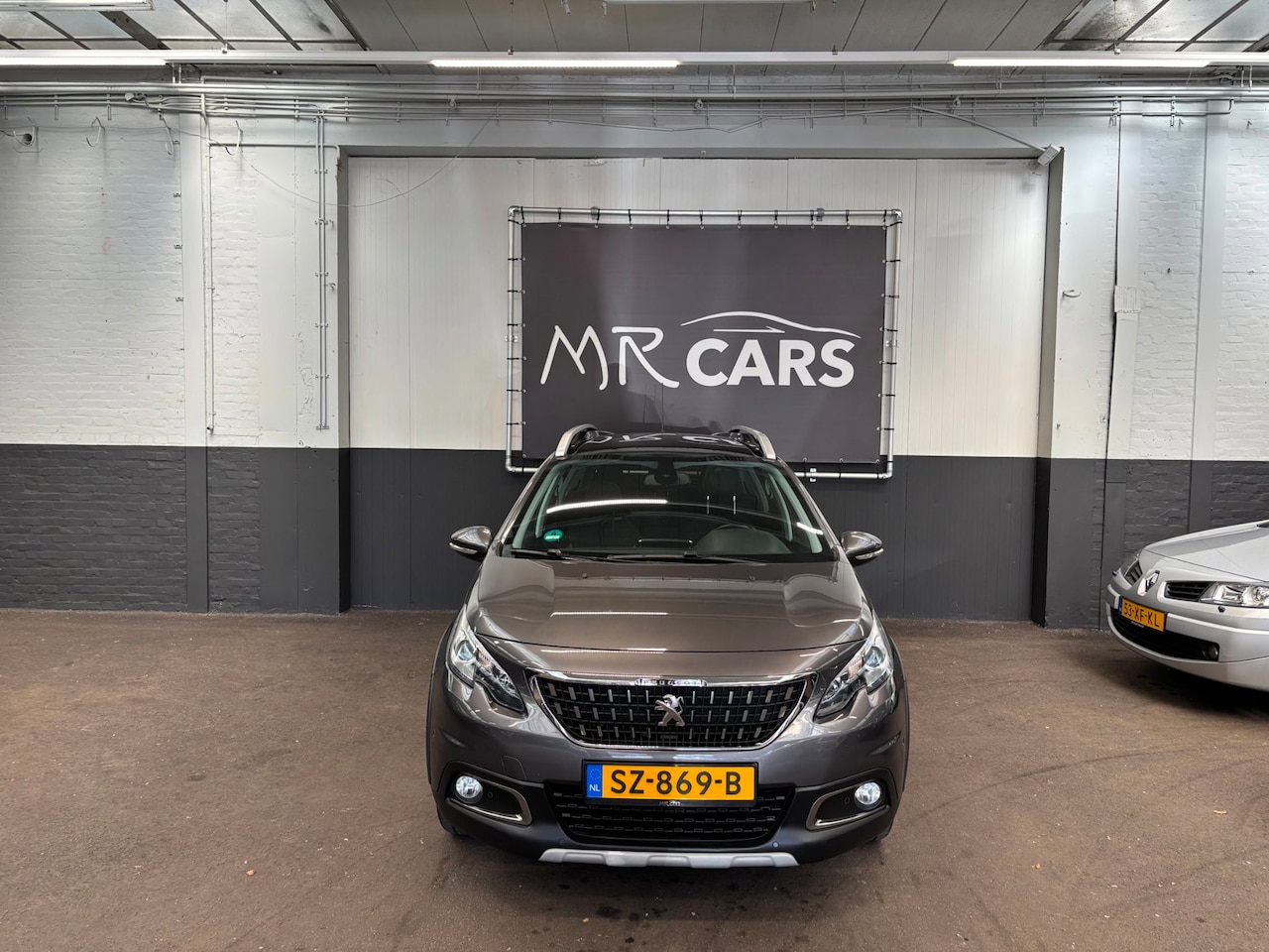 Peugeot 2008 - 1.2 PureTech Allure Airco/Pano/Navi/Camera - AutoWereld.nl