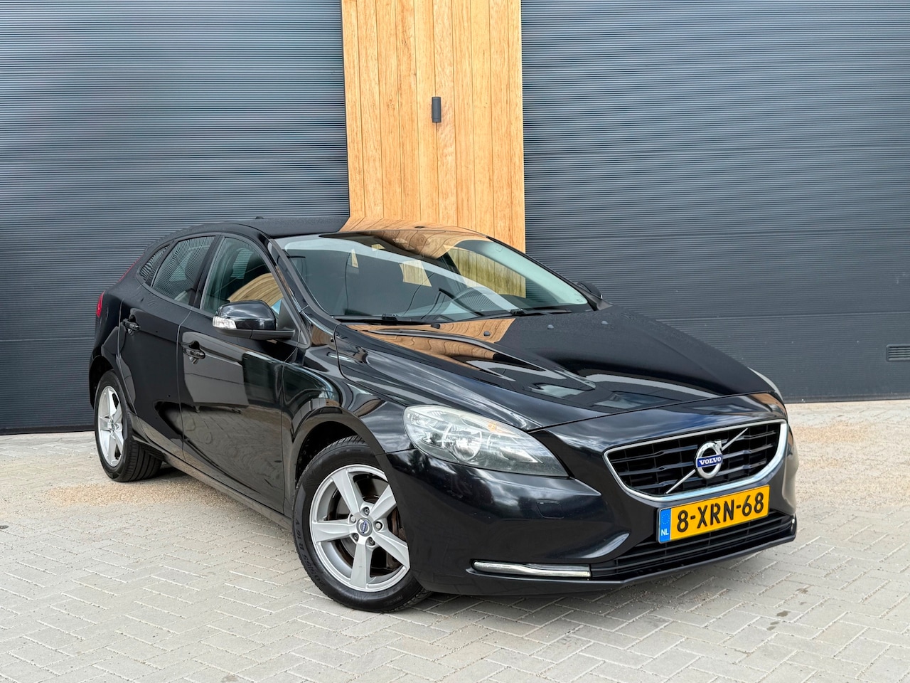 Volvo V40 - 2.0 D4 190PK Business (bj 2014) CLIMA/NAVI/PARKS/APK:07-2027! - AutoWereld.nl