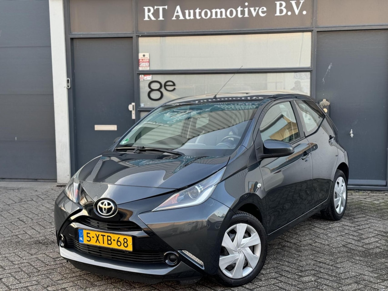 Toyota Aygo - 1.0 VVT-i x-play Dealer OH / Automaat 5drs - AutoWereld.nl