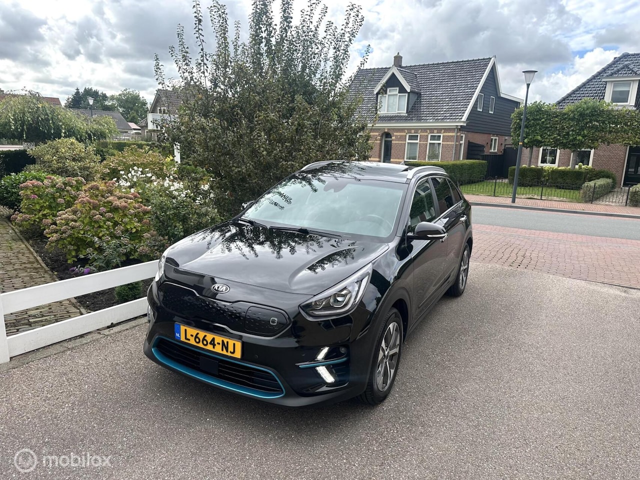 Kia e-Niro - ExecutiveLine 64 kWh SOH 100% SCHUIFDAK LEDER AFNEEMBARE TREKHAAK ACHTERUITRIJ CAMERA VOL - AutoWereld.nl