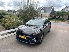 Kia e-Niro - ExecutiveLine 64 kWh SOH 100% SCHUIFDAK LEDER AFNEEMBARE TREKHAAK ACHTERUITRIJ CAMERA VOL