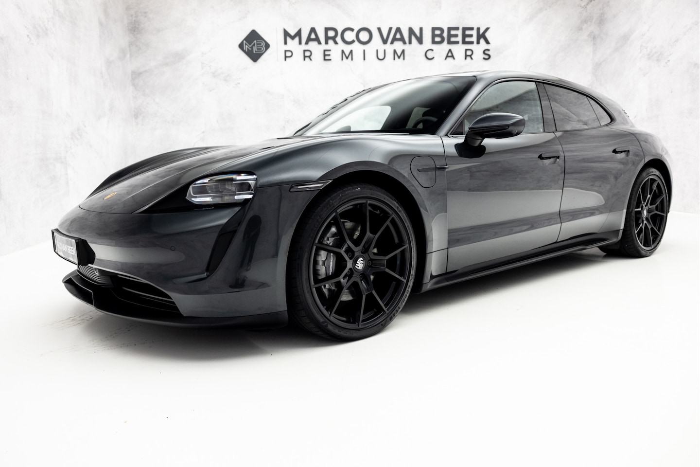 Porsche Taycan Sport Turismo - 93 kWh | Pano | Bose | Luchtvering | 21" - AutoWereld.nl