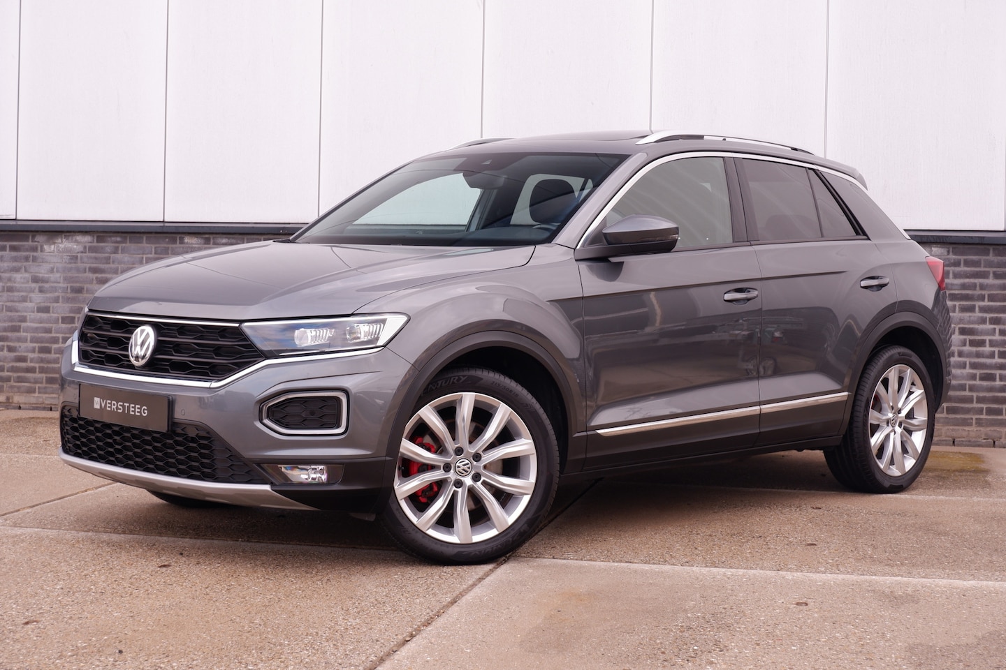 Volkswagen T-Roc - 1.5 TSI Sport | Pano | Trekhaak | LED | Carplay | Camera | Virtual Cockpit | Blind-Spot | - AutoWereld.nl