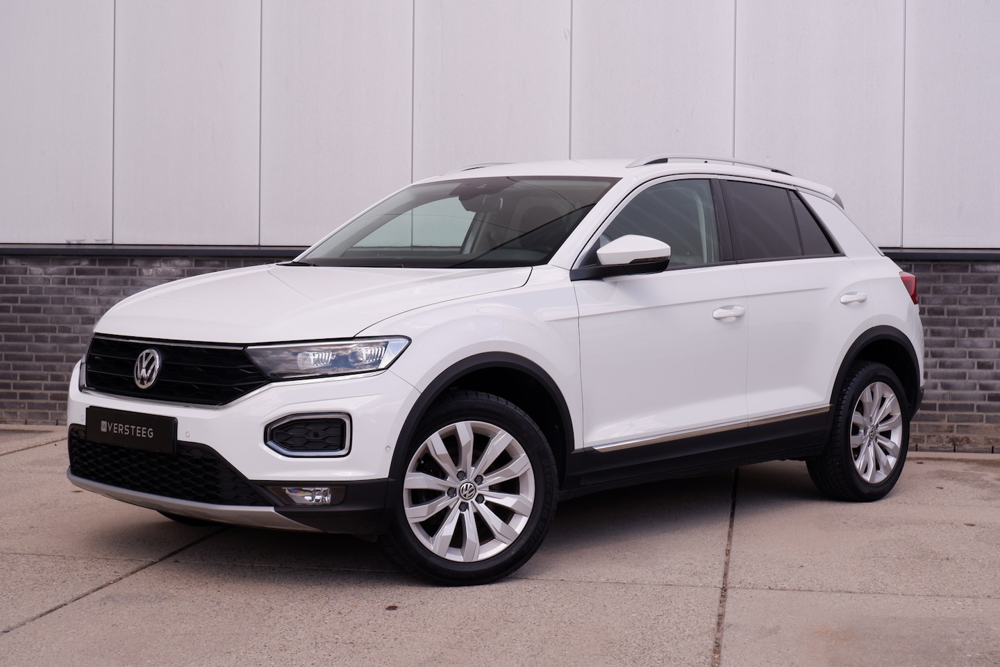 Volkswagen T-Roc - 1.5 TSI Sport | LED | Trekhaak | Carplay | Camera | Virtual Cockpit | Blind-Spot | PDC - AutoWereld.nl