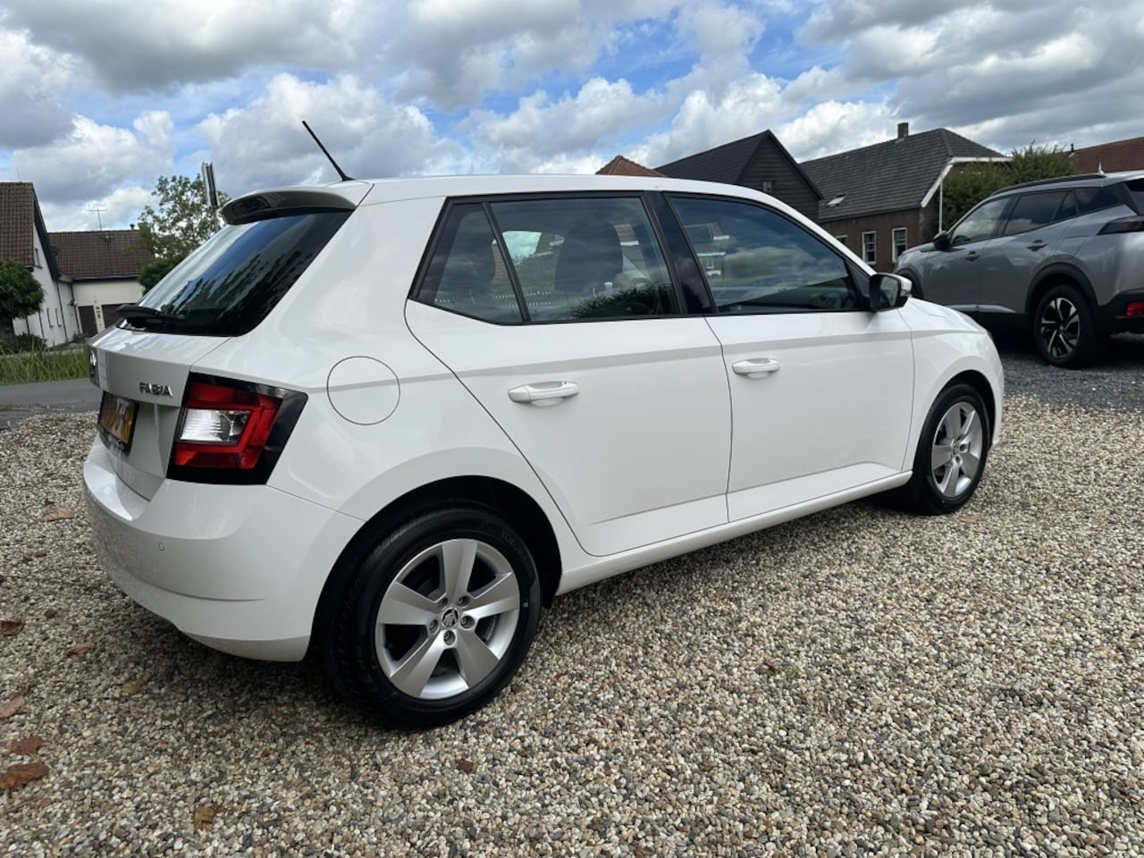Skoda Fabia - 1.0 Ambition Bns Navigatie/PDC