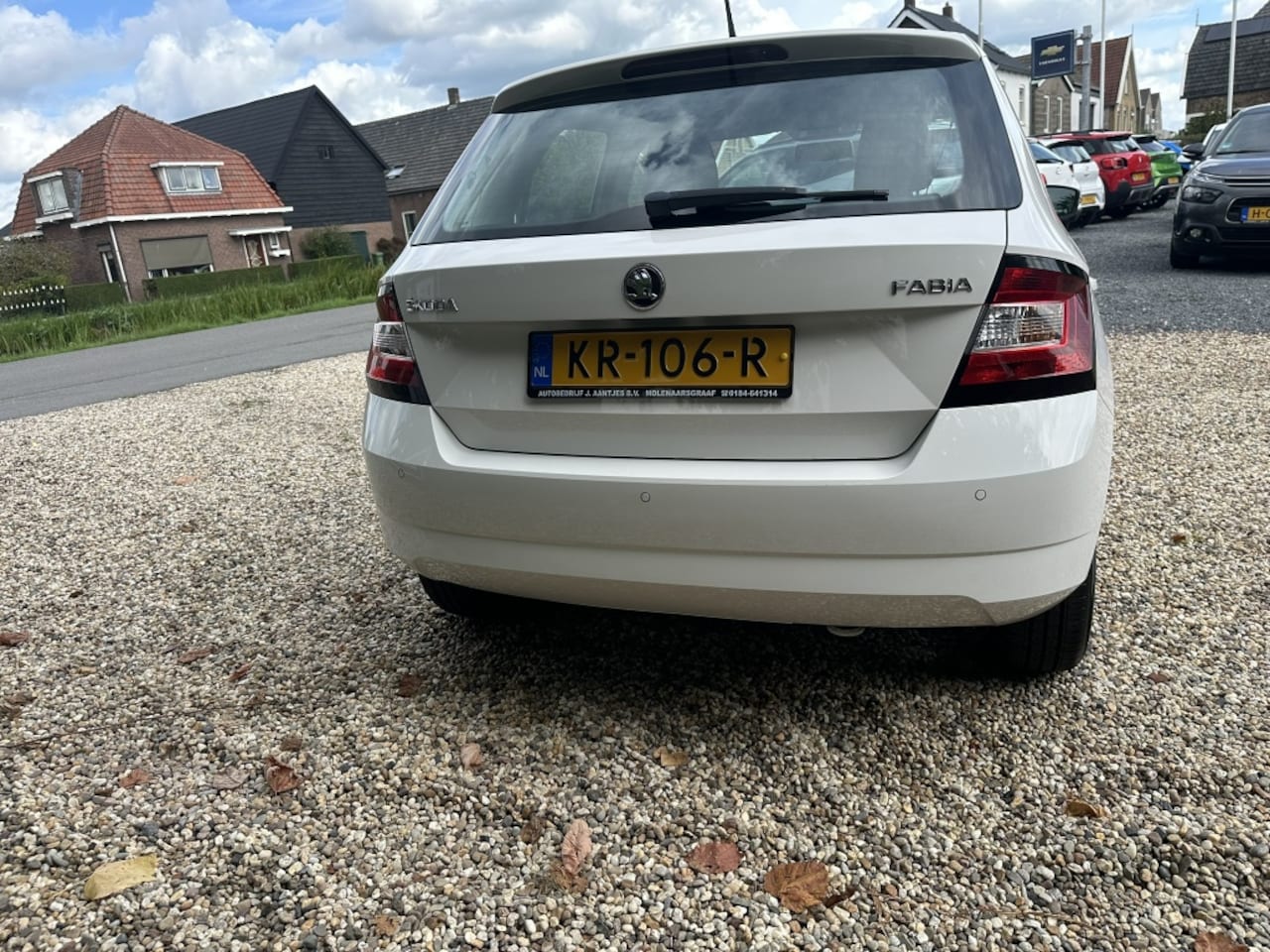 Skoda Fabia - 1.0 Ambition Bns Navigatie/PDC