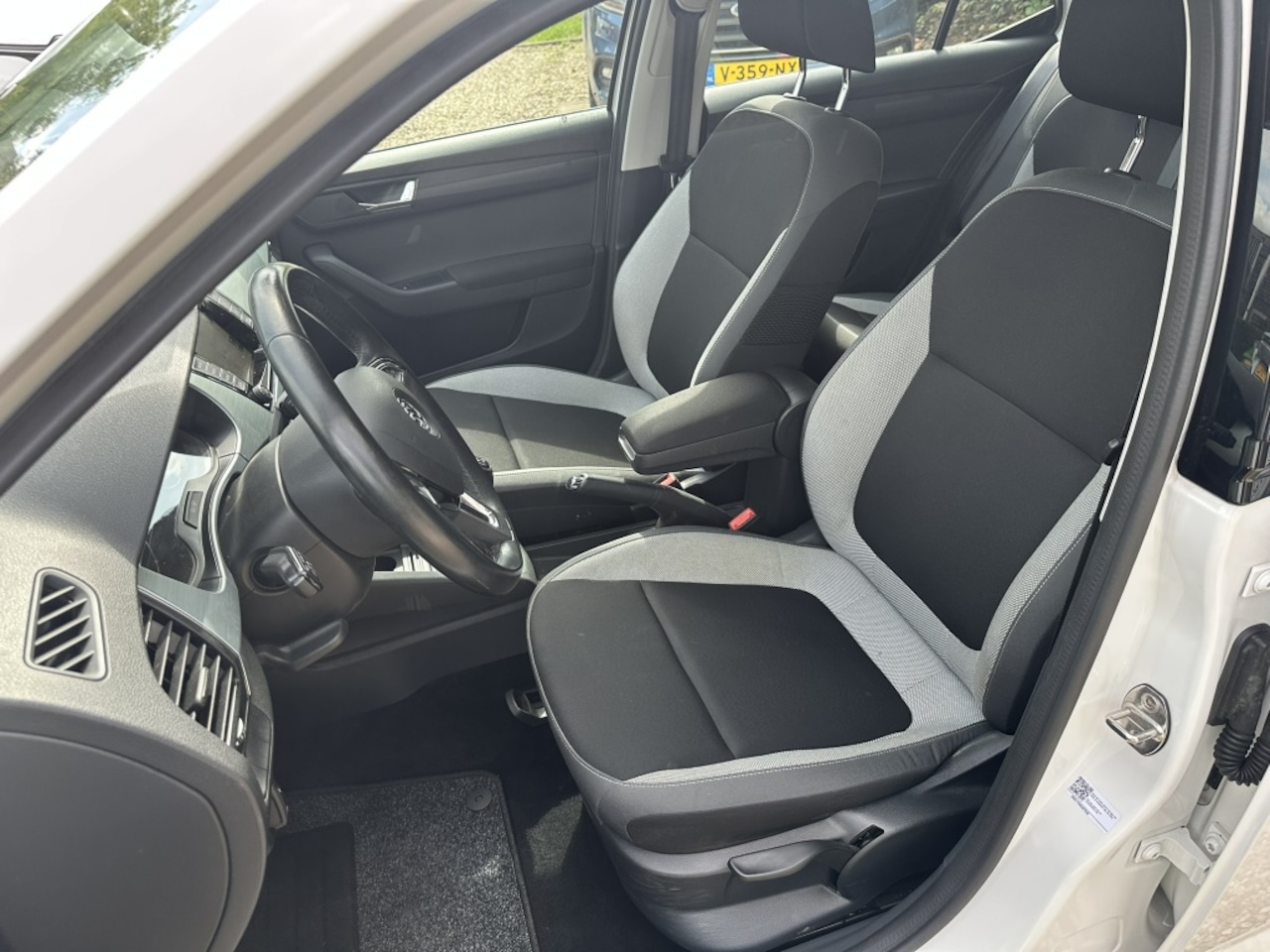 Skoda Fabia - 1.0 Ambition Bns Navigatie/PDC