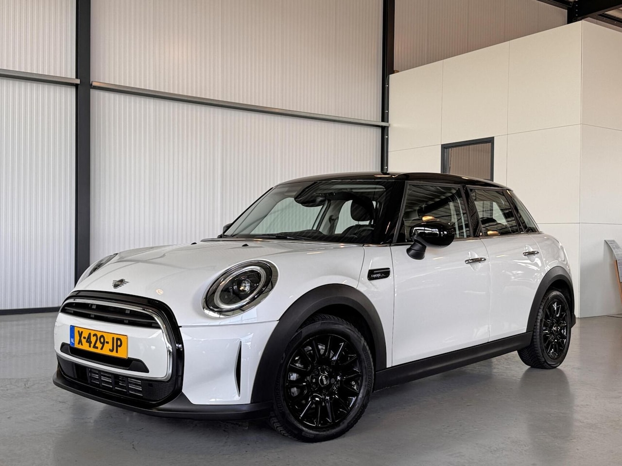 MINI 5-Deurs - 1.5 Cooper Camden Edition - AutoWereld.nl