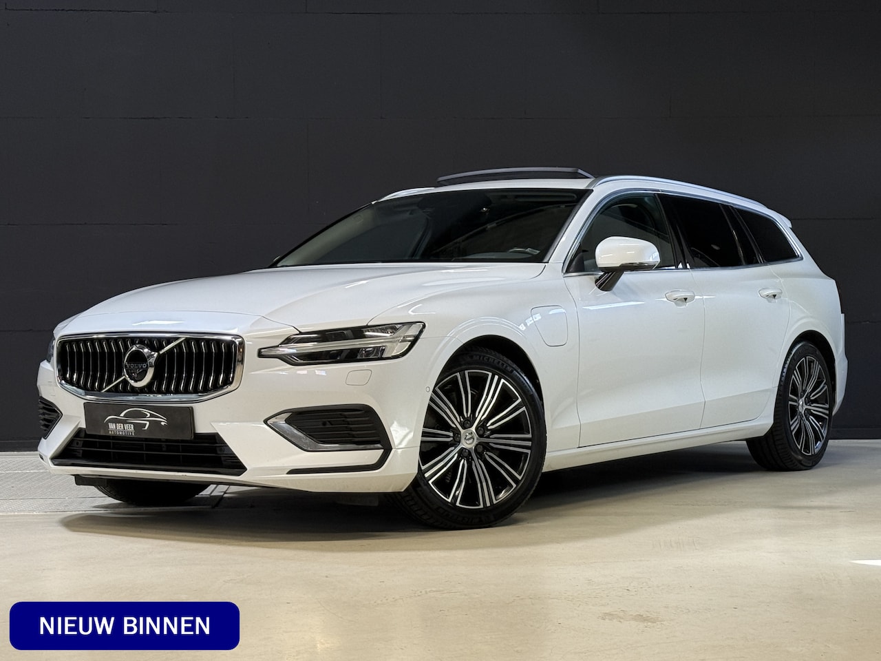Volvo V60 - 2.0 T8 Twin Engine AWD Inscription | Panoramadak | 360 camera | Harman/Kardon | Adaptive c - AutoWereld.nl
