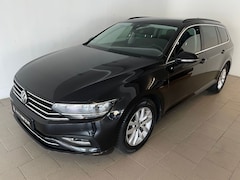 Volkswagen Passat Variant - 1.5 TSI DSG AUTOMAAT AIRCO CLIMA NAVI CRUISE APPLE CARPLAY PDC PRIVACY GLAS TREKHAAK ZEER