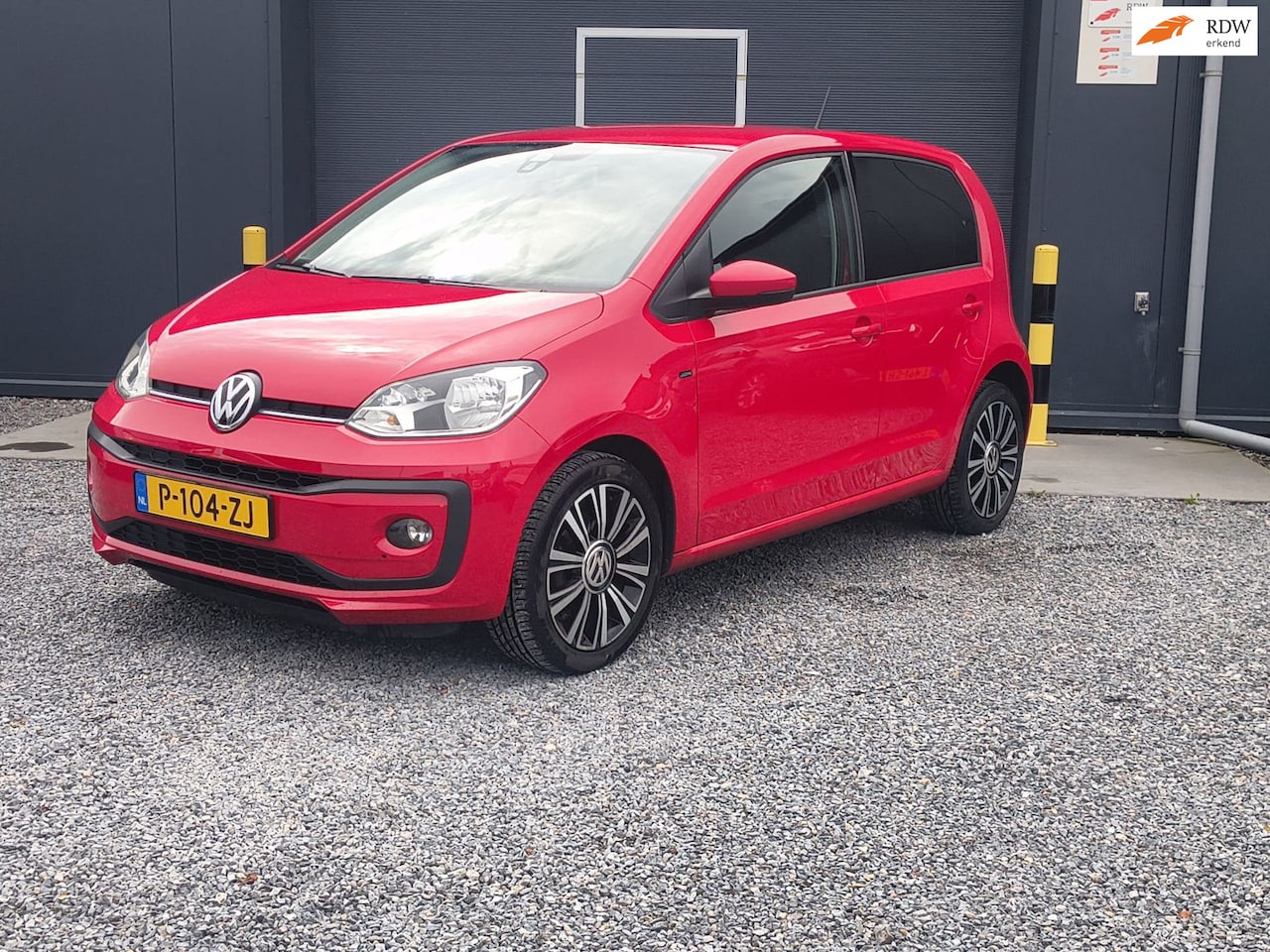 Volkswagen Up! - 1.0 BMT high up! PARKING SENSORS, AIRCO - AutoWereld.nl