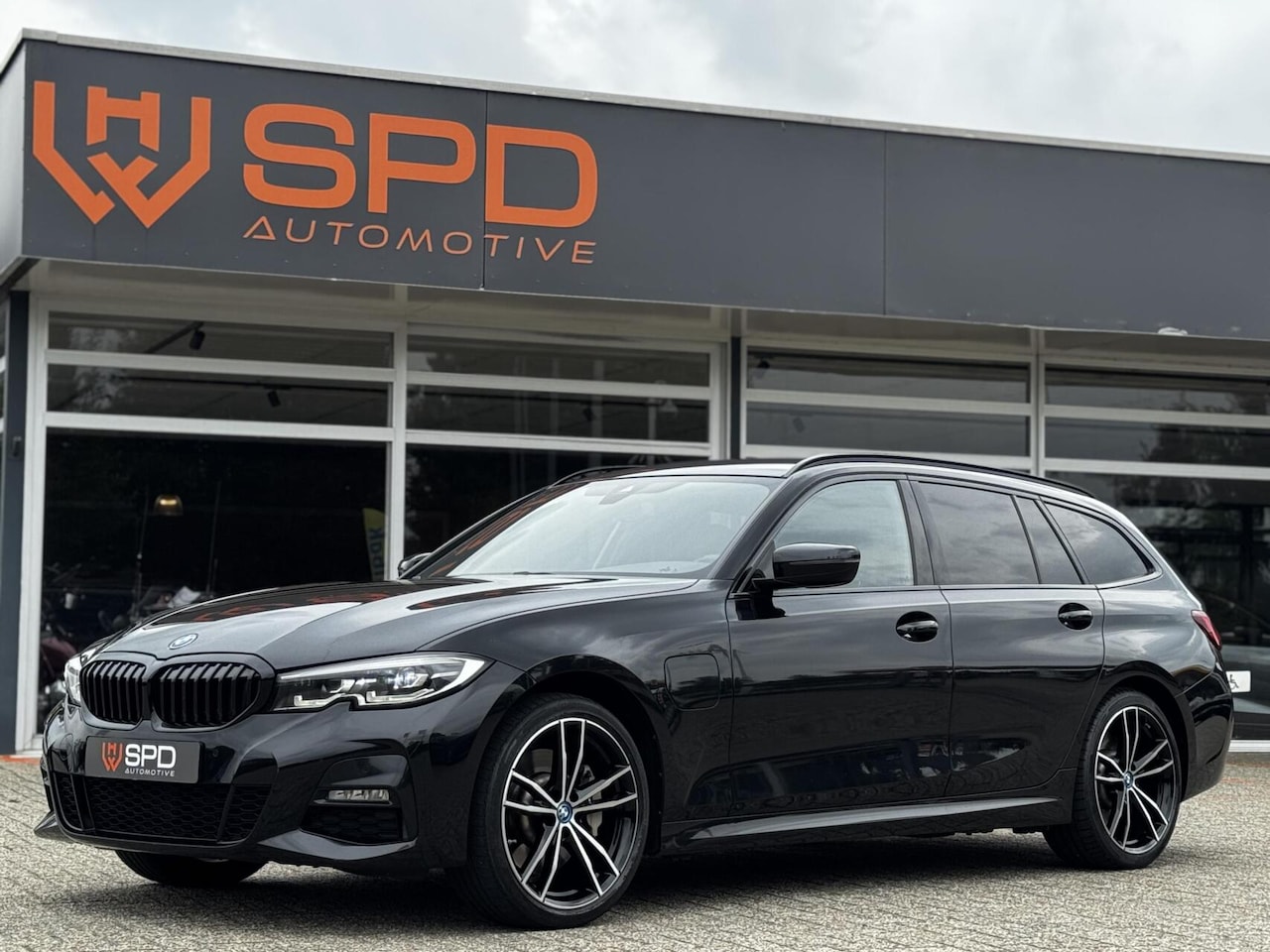 BMW 3-serie Touring - 330e xDrive|MSport|Leder|Sfeerve|19"|BTW - AutoWereld.nl