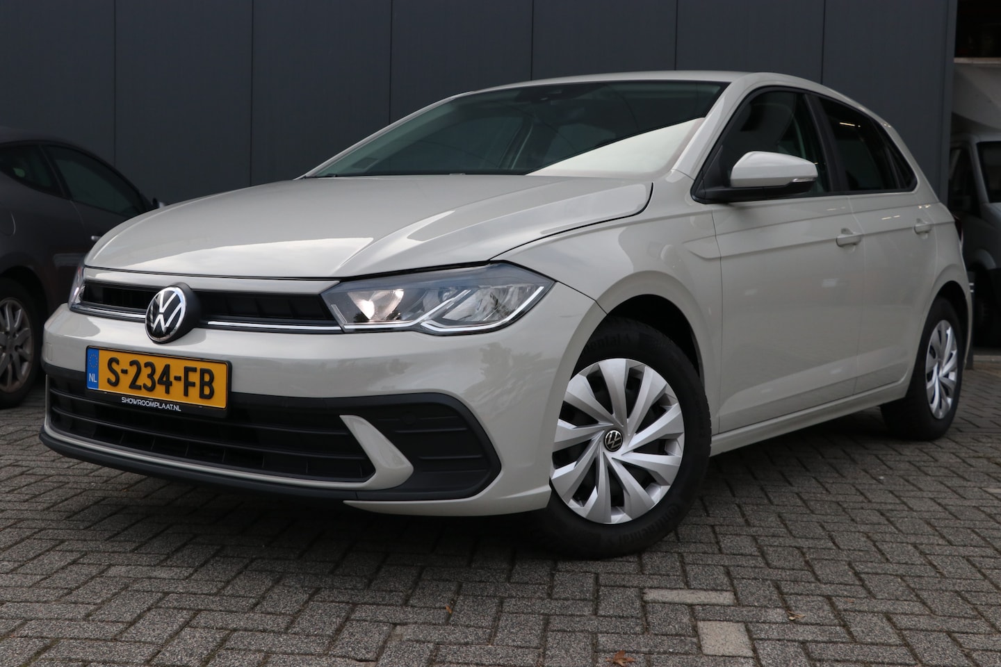 Volkswagen Polo - 1.0 MPI Polo ascos grijs | NAP | carplay | - AutoWereld.nl