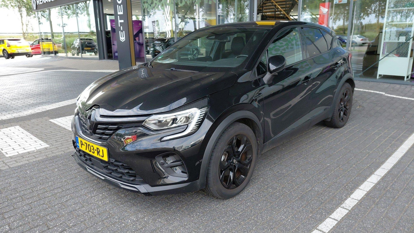 Renault Captur - 1.6 E-Tech Hybrid 145 Rive Gauche AUTOMAAT | TREKHAAK | NAVI | PDC+CAMERA | CARPLAY | 1E E - AutoWereld.nl