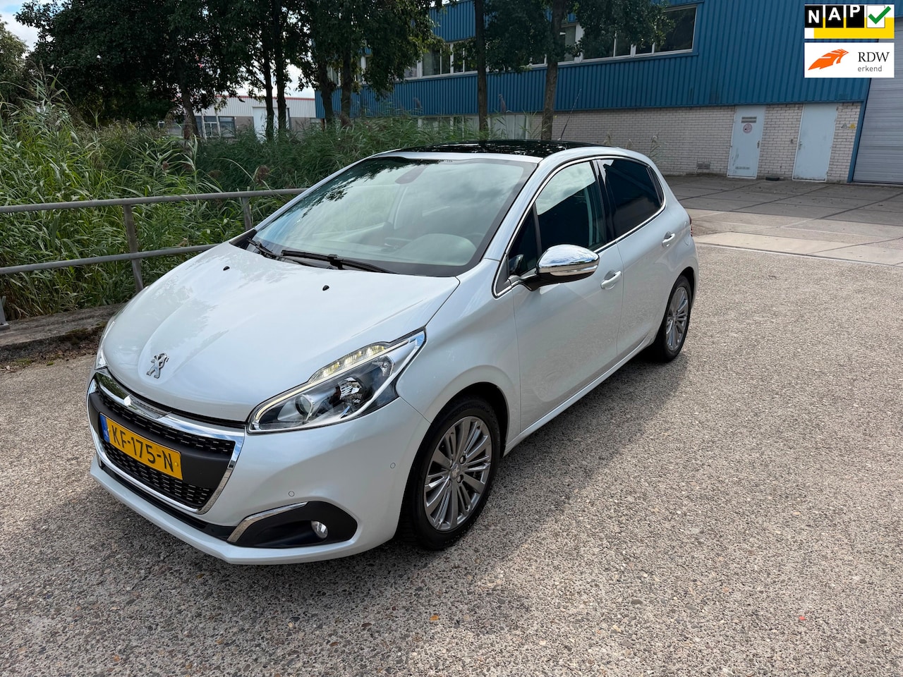 Peugeot 208 - 1.2 PureTech Allure!2016!Panoramadak!LM.velgen!PDC!Camera! - AutoWereld.nl