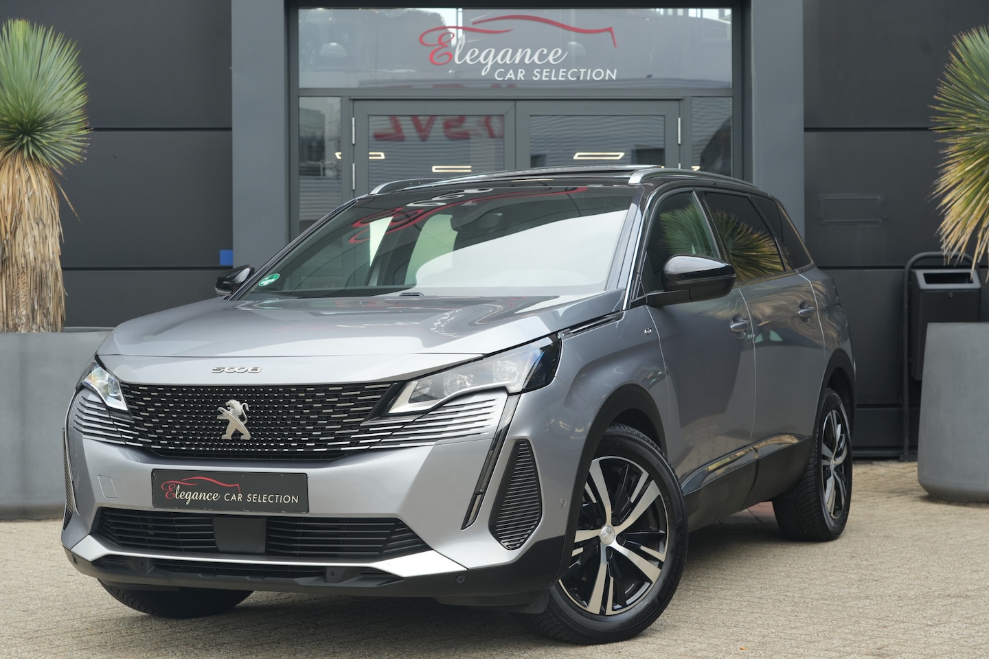 Peugeot 5008 - 1.2 PureTech GT | 131PK | 7-zits | Pano | Navigatie | Stoelverwarming | 360° camera Peugeo - AutoWereld.nl