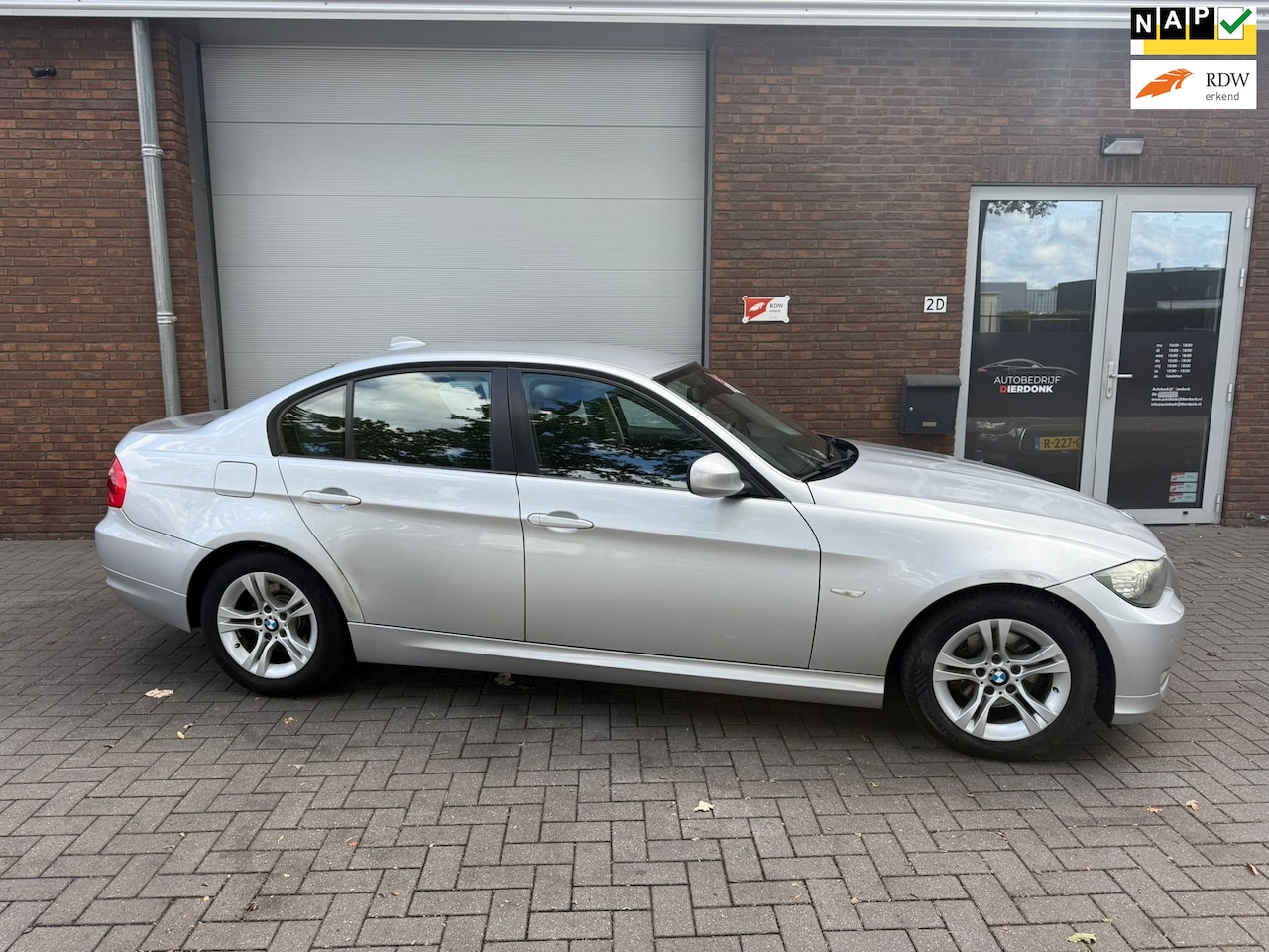 BMW 3-serie - 318i Business Line|AUTOMAAT|NIEUWE APK|AIRCO - AutoWereld.nl