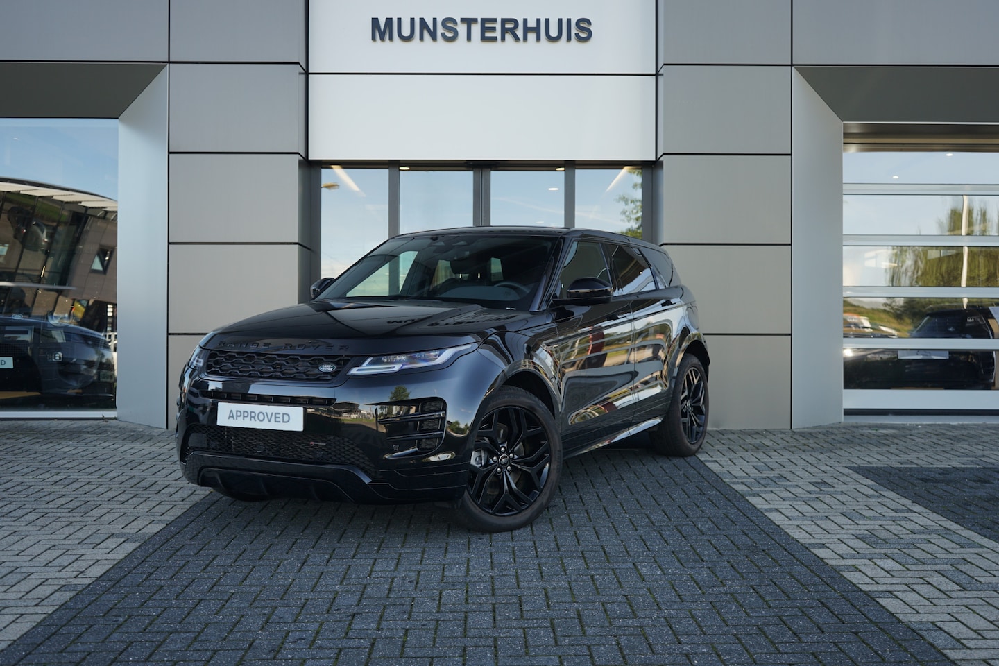 Land Rover Range Rover Evoque - P300e AWD R-Dynamic SE | Meridian | Verwarmde voorstoelen | - AutoWereld.nl