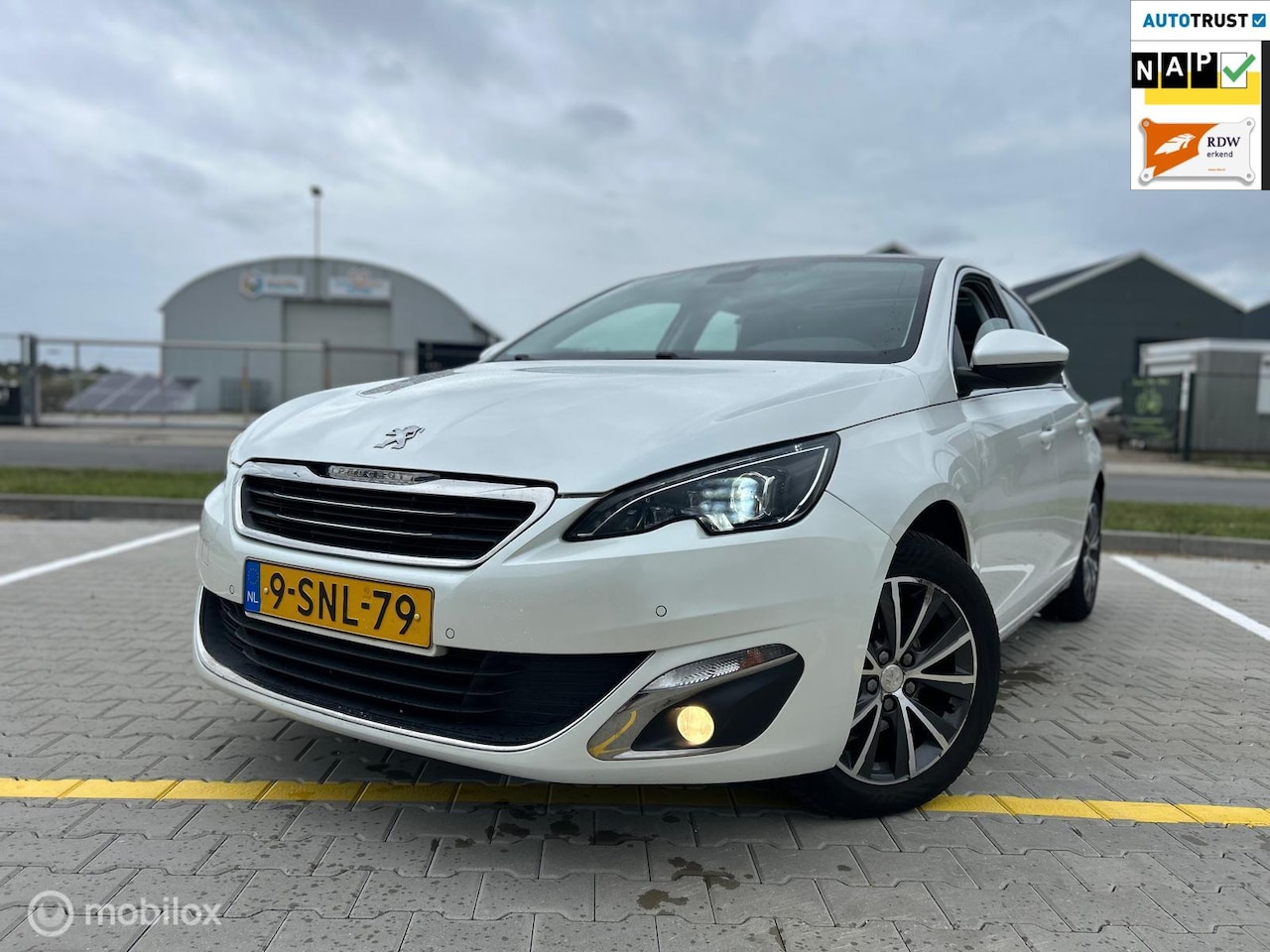 Peugeot 308 - 1.6 THP Première|NAP|APK|CRUISE CONTR|PANO| - AutoWereld.nl