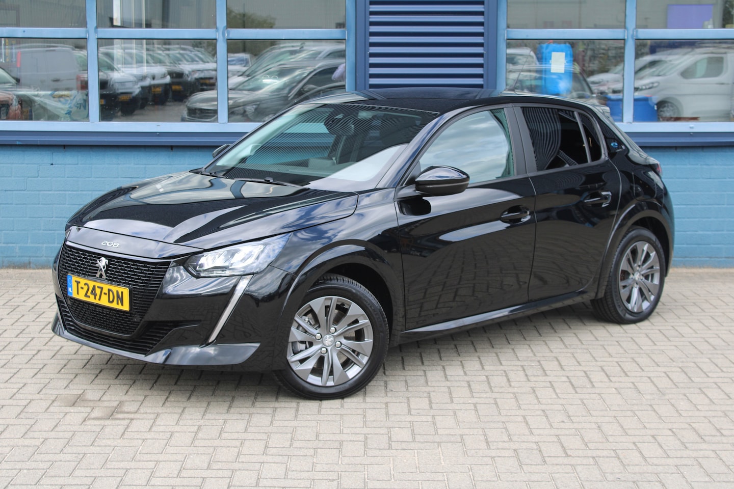 Peugeot e-208 - EV Active Pack 50 kWh Led Verlichting | Parkeer Sensoren | Airco | Cruise Control | Apple - AutoWereld.nl