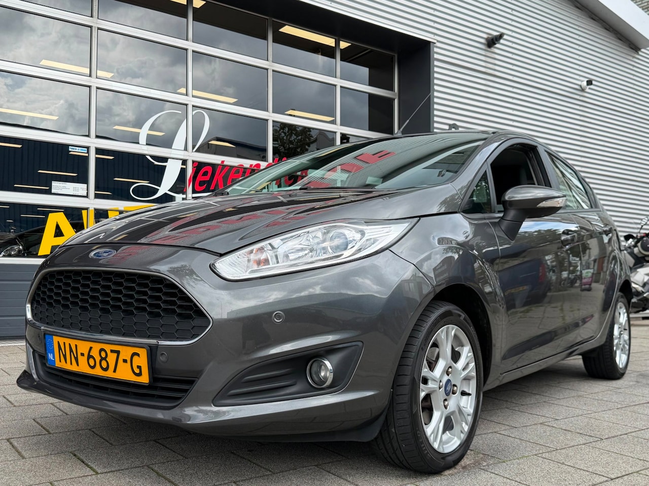 Ford Fiesta - 1.0 Style Ultimate - Navigatie I Airco I Sport velgen I LED I Xenon I PDC - Camera I Deale - AutoWereld.nl