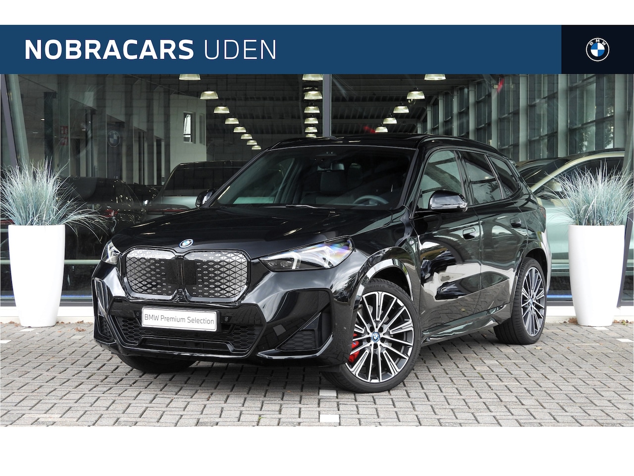 BMW iX1 - eDrive20 M Sport / Trekhaak / Panoramadak / Sportstoelen / Comfort Access / Head-Up / Harm - AutoWereld.nl