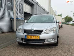 Skoda Octavia Combi - 1.6 TDI Ambition 2012 Automaat D-riem Geknapt